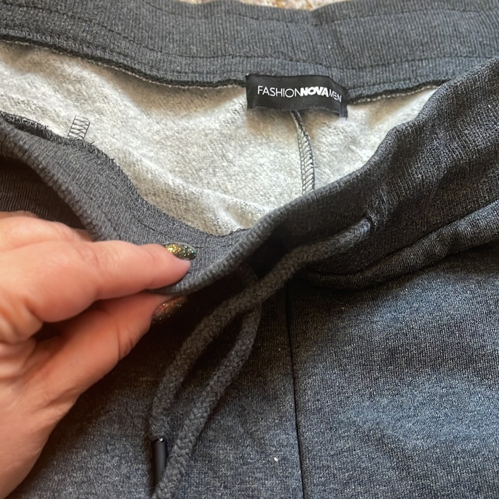 🔘 Gray Fleece Drawstring Joggers 🔘 - Picture 5 of 9
